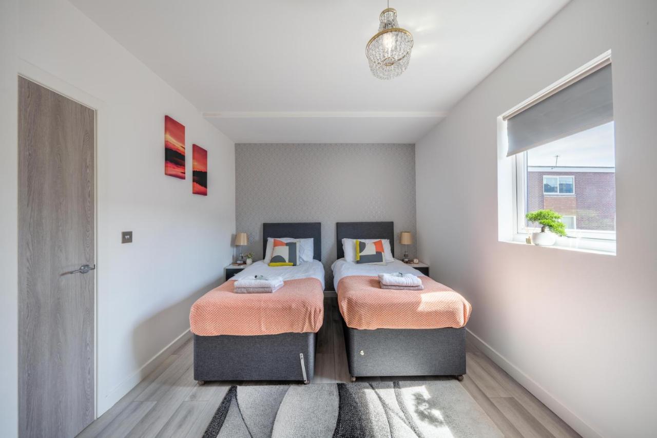 Ash View Place 4 -Heathrow - Thorpe Park - Free Parking Staines-upon-Thames Exterior foto